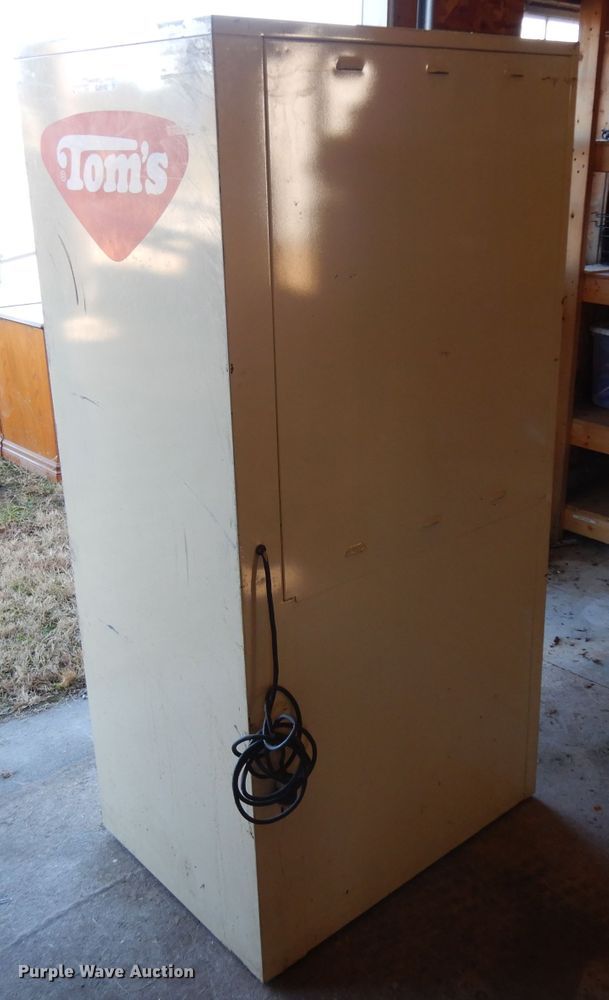 image for item GJ9142 Polyvend H-22 vending machine