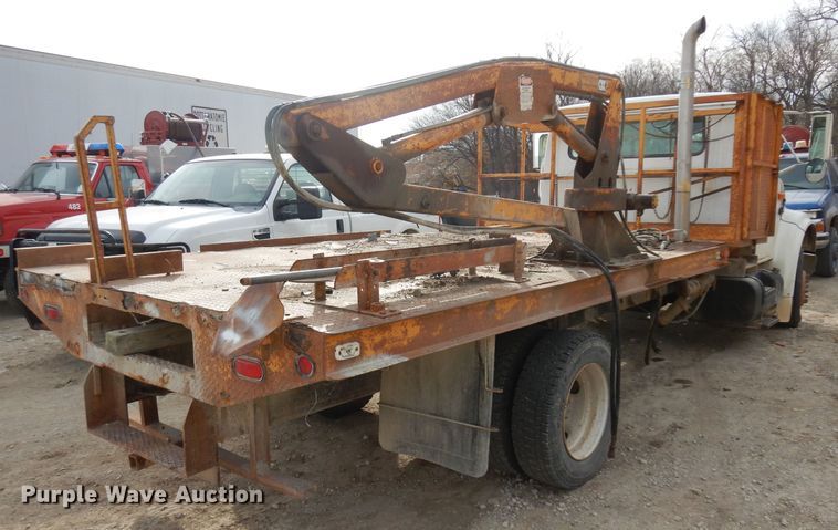 image for item GJ9152 2000 International 4700 flatbed truck with crane