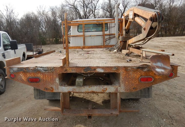 image for item GJ9152 2000 International 4700 flatbed truck with crane