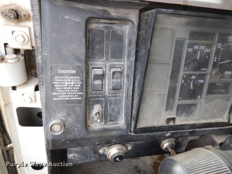 image for item GJ9152 2000 International 4700 flatbed truck with crane