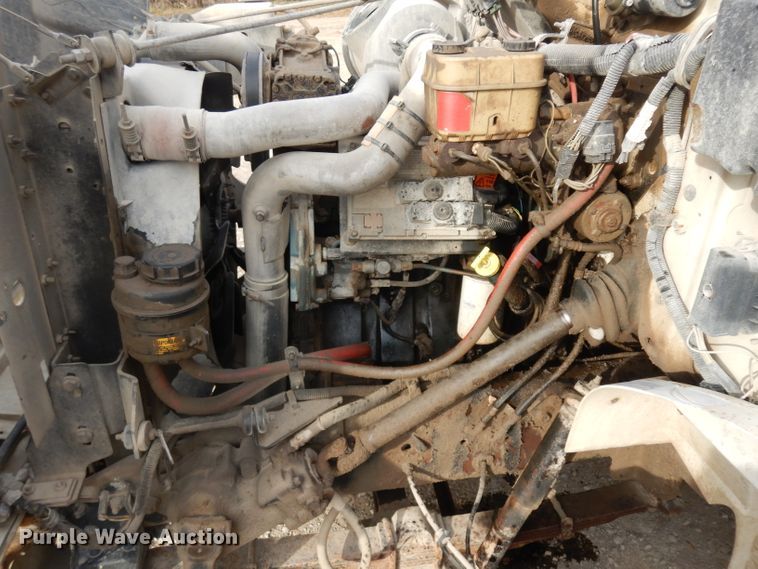 image for item GJ9152 2000 International 4700 flatbed truck with crane