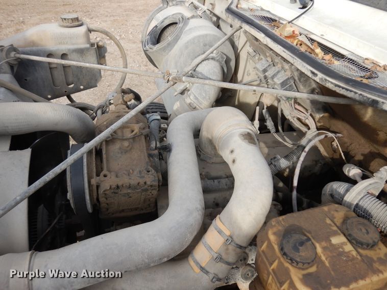 image for item GJ9152 2000 International 4700 flatbed truck with crane