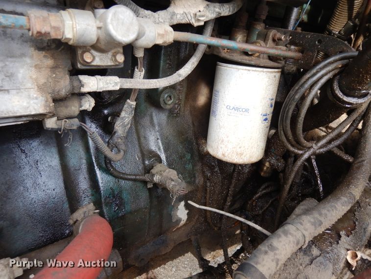 image for item GJ9152 2000 International 4700 flatbed truck with crane