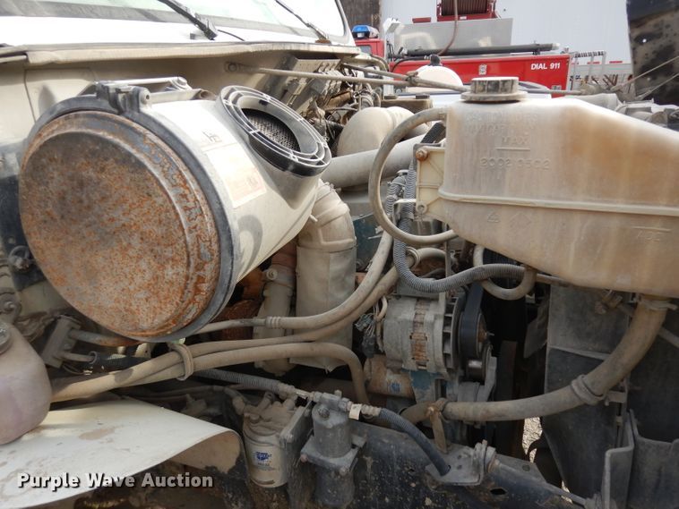 image for item GJ9152 2000 International 4700 flatbed truck with crane