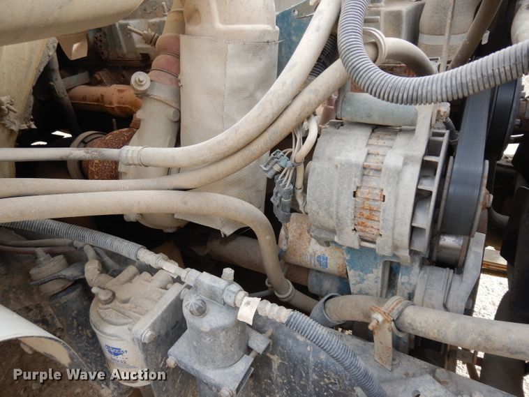 image for item GJ9152 2000 International 4700 flatbed truck with crane