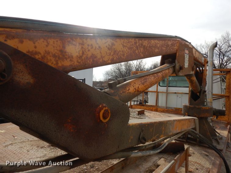 image for item GJ9152 2000 International 4700 flatbed truck with crane