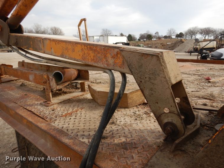 image for item GJ9152 2000 International 4700 flatbed truck with crane