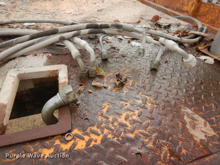 image for item GJ9152 2000 International 4700 flatbed truck with crane