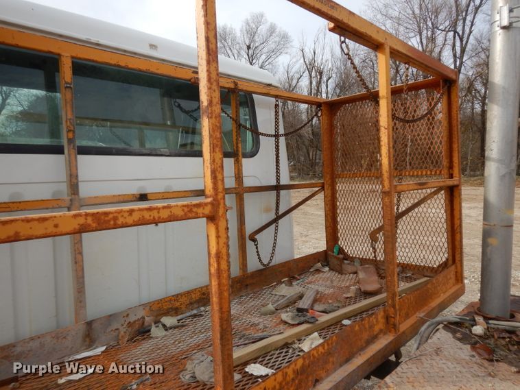 image for item GJ9152 2000 International 4700 flatbed truck with crane