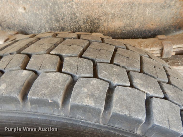 image for item GJ9152 2000 International 4700 flatbed truck with crane