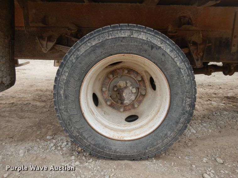 image for item GJ9152 2000 International 4700 flatbed truck with crane