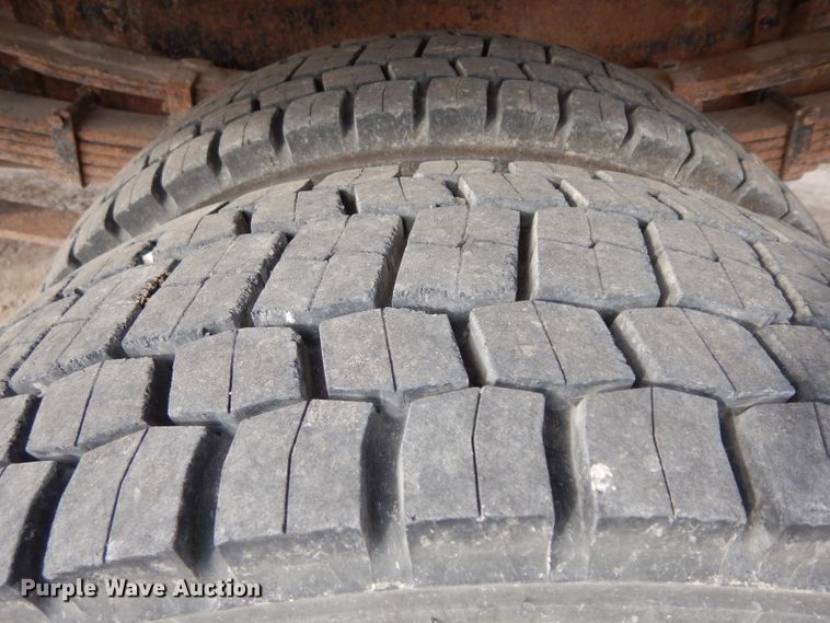 image for item GJ9152 2000 International 4700 flatbed truck with crane