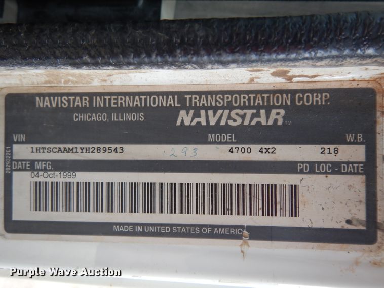 image for item GJ9152 2000 International 4700 flatbed truck with crane