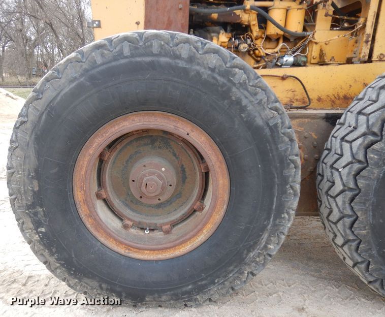 image for item GJ9153 1972 Galion T500 rigid frame motor grader