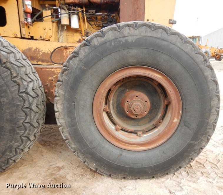 image for item GJ9153 1972 Galion T500 rigid frame motor grader