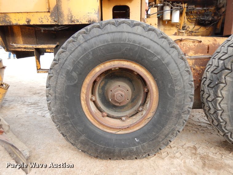 image for item GJ9153 1972 Galion T500 rigid frame motor grader