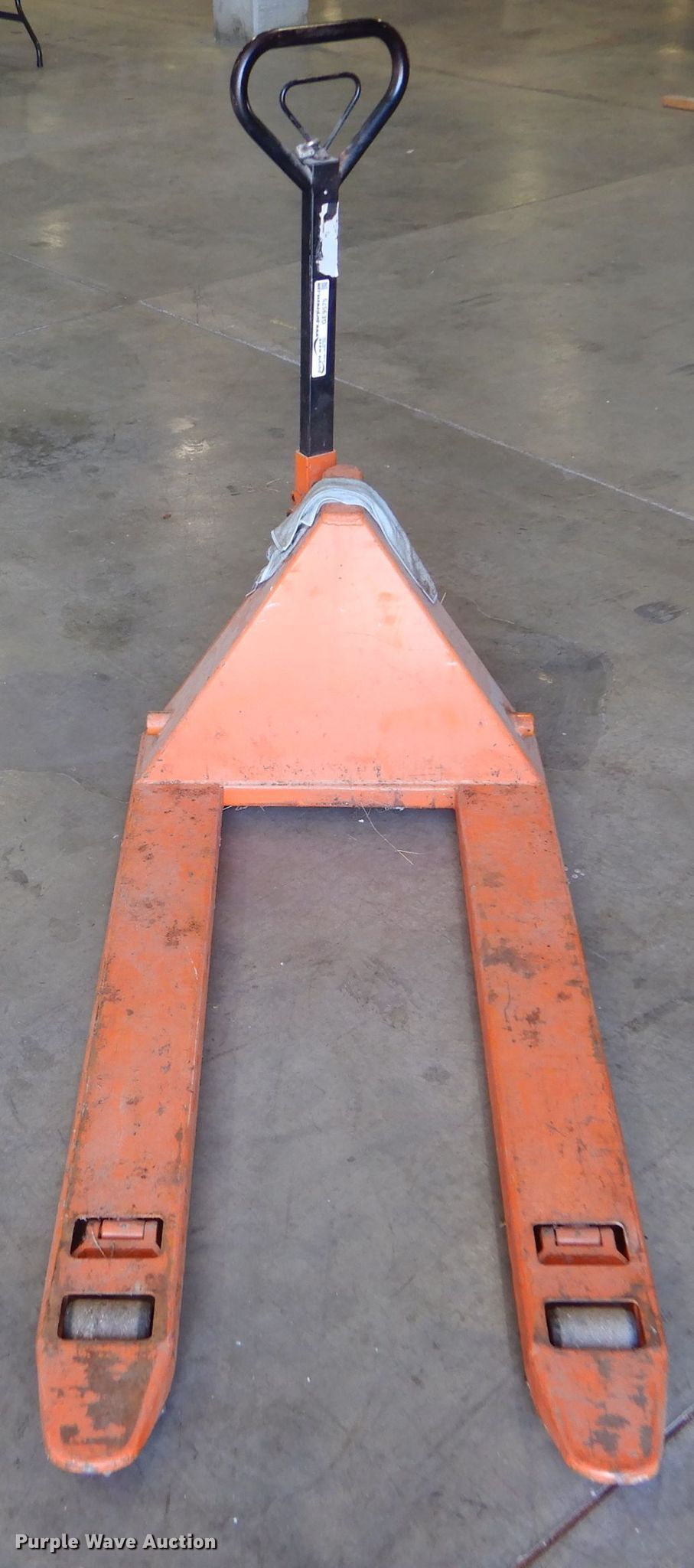 Zenith pallet jack in Ellsworth, KS Item GE9575 sold Purple Wave