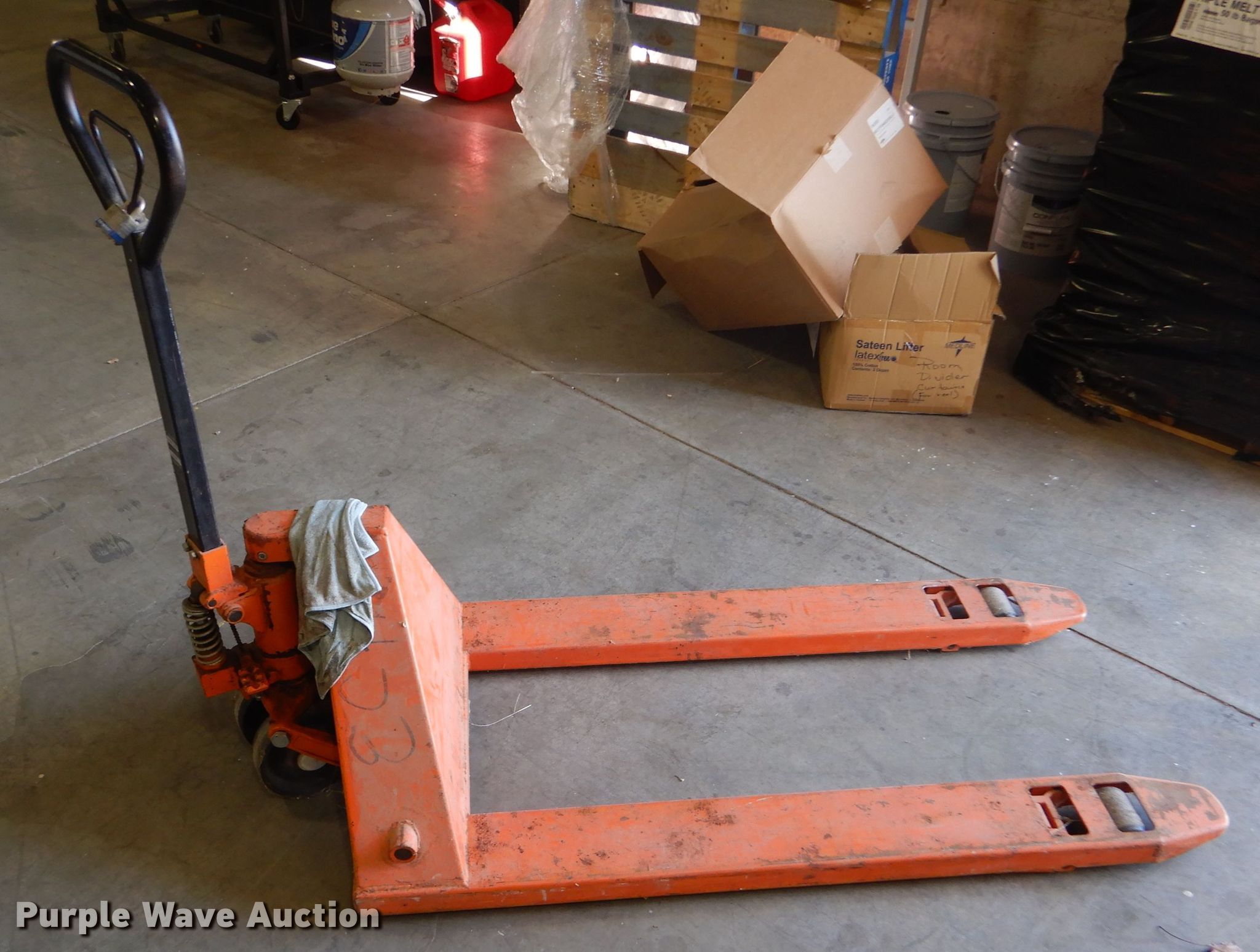 Zenith pallet jack in Ellsworth, KS Item GE9575 sold Purple Wave