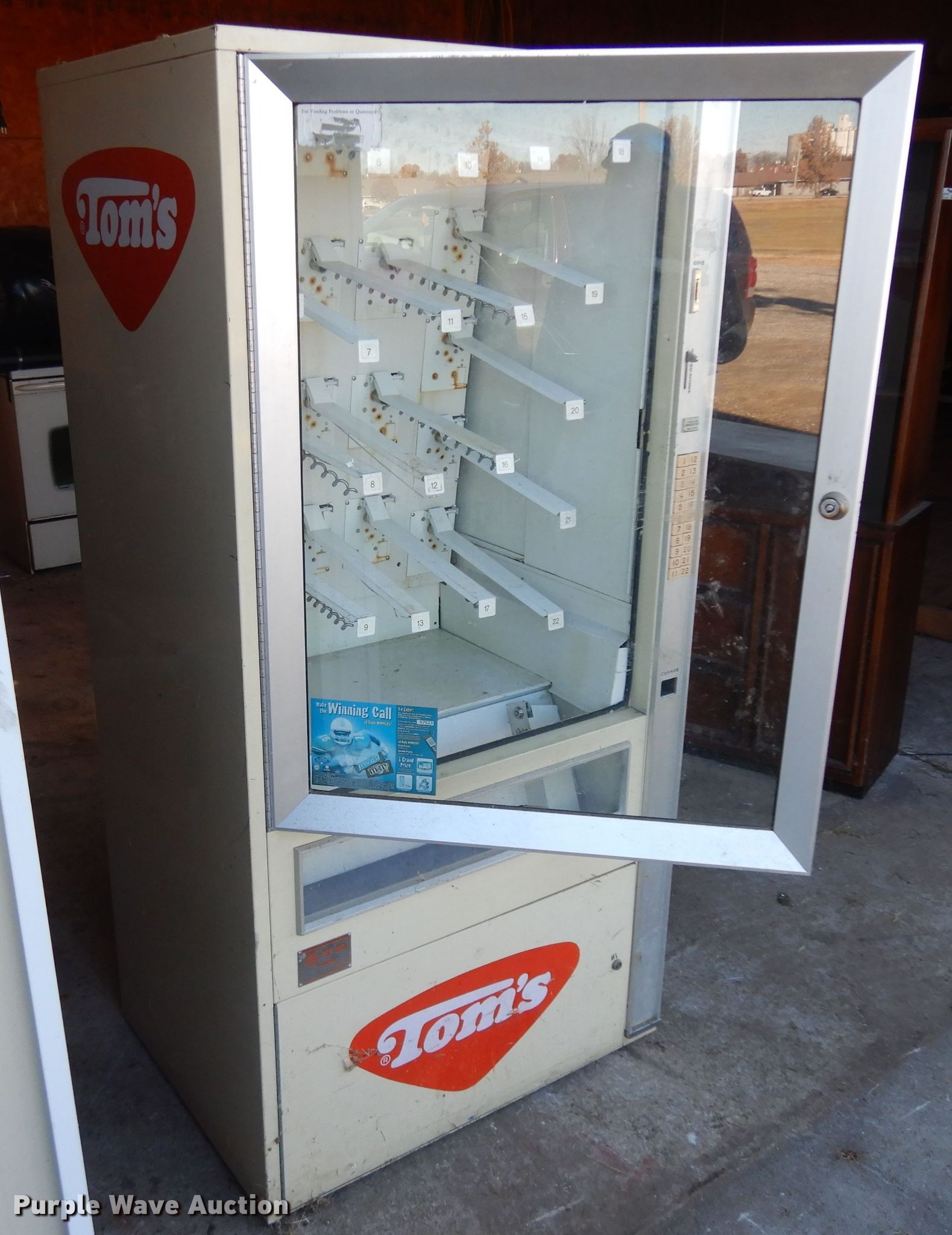 Polyvend H22 vending machine in Columbus, KS Item GJ9142 sold