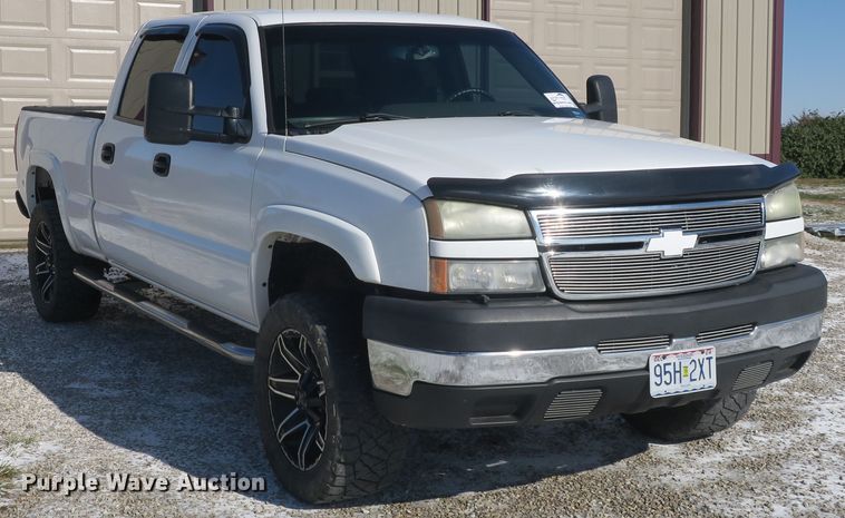 image for item DB10105 2007 Chevrolet Silverado 2500HD Crew Cab pickup truck