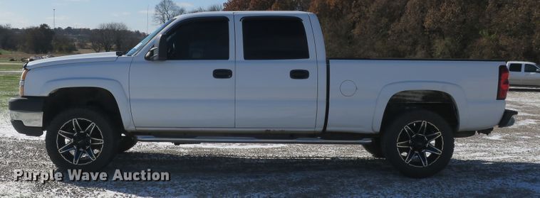 image for item DB10105 2007 Chevrolet Silverado 2500HD Crew Cab pickup truck