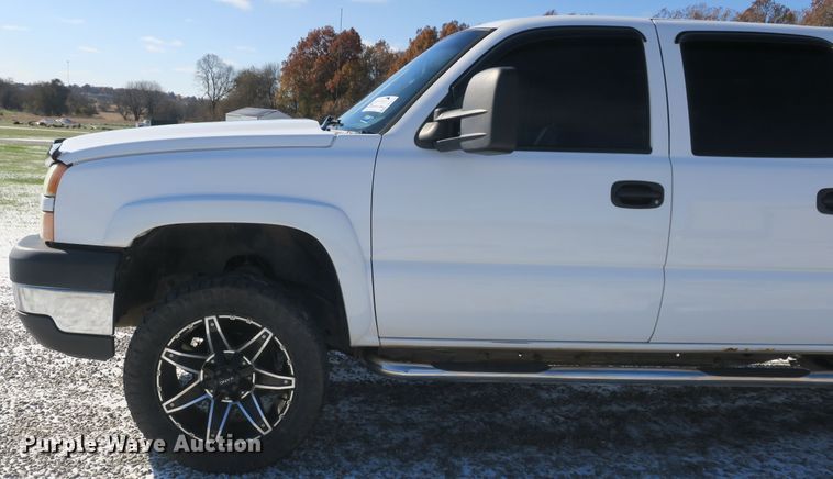 image for item DB10105 2007 Chevrolet Silverado 2500HD Crew Cab pickup truck