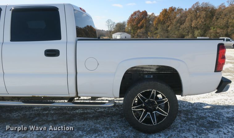 image for item DB10105 2007 Chevrolet Silverado 2500HD Crew Cab pickup truck