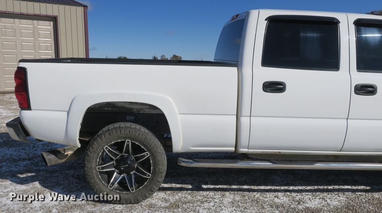 image for item DB10105 2007 Chevrolet Silverado 2500HD Crew Cab pickup truck