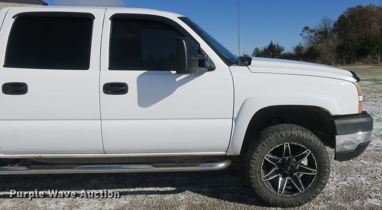 image for item DB10105 2007 Chevrolet Silverado 2500HD Crew Cab pickup truck