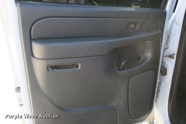 image for item DB10105 2007 Chevrolet Silverado 2500HD Crew Cab pickup truck