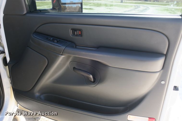 image for item DB10105 2007 Chevrolet Silverado 2500HD Crew Cab pickup truck