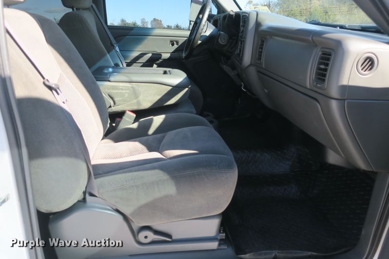 image for item DB10105 2007 Chevrolet Silverado 2500HD Crew Cab pickup truck