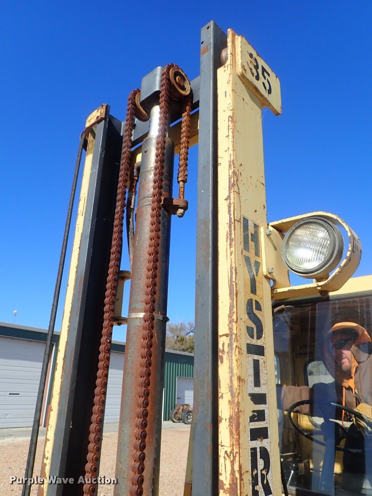 image for item DB7576 Hyster P80A forklift