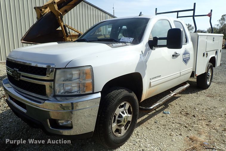 image for item DB7578 2011 Chevrolet Silverado 2500HD Ext. Cab utility bed pickup truck