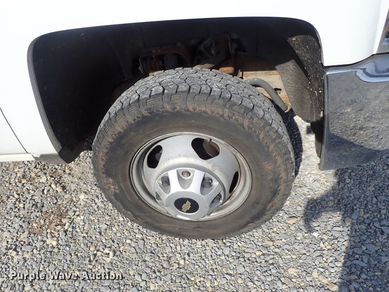 image for item DB7580 2015 Chevrolet Silverado 3500HD Crew Cab flatbed pickup truck