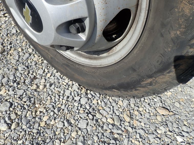 image for item DB7580 2015 Chevrolet Silverado 3500HD Crew Cab flatbed pickup truck