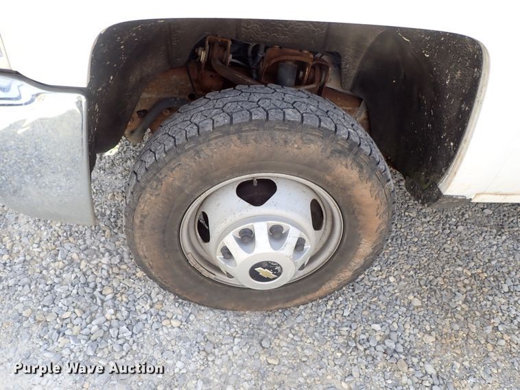 image for item DB7580 2015 Chevrolet Silverado 3500HD Crew Cab flatbed pickup truck