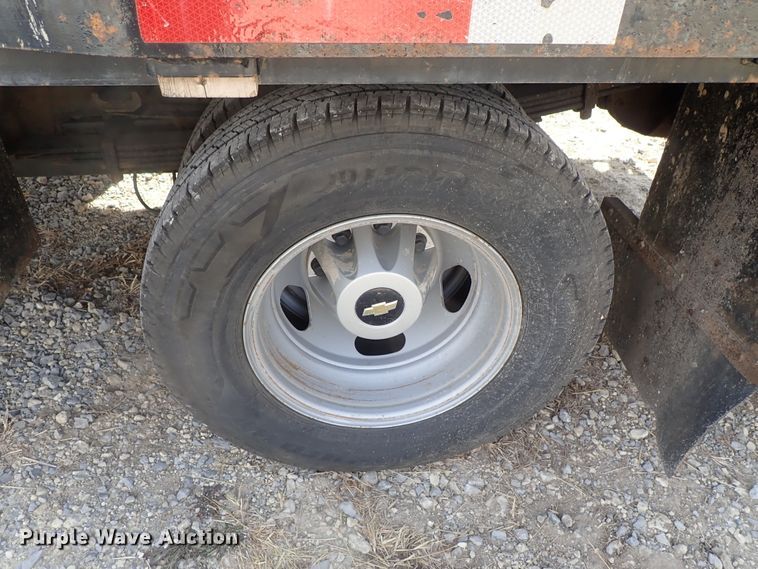 image for item DB7580 2015 Chevrolet Silverado 3500HD Crew Cab flatbed pickup truck