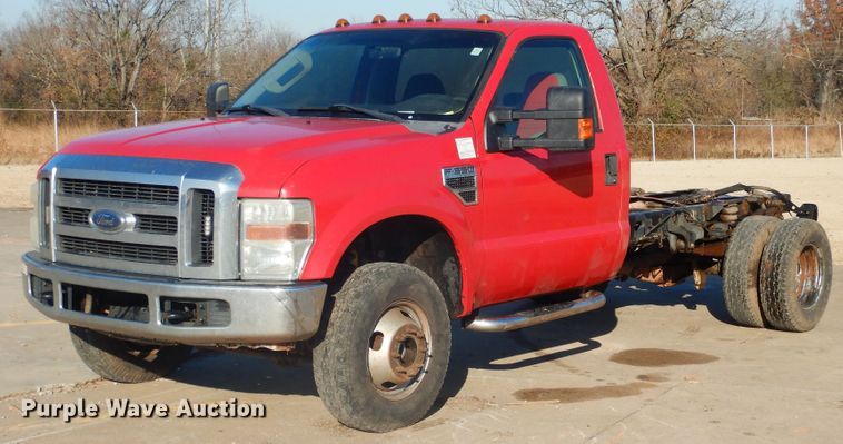 image for item DE4045 2010 Ford F350 XLT pickup truck cab and chassis