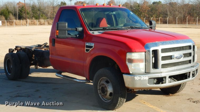 image for item DE4045 2010 Ford F350 XLT pickup truck cab and chassis