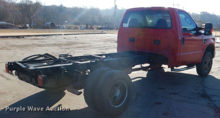 image for item DE4045 2010 Ford F350 XLT pickup truck cab and chassis
