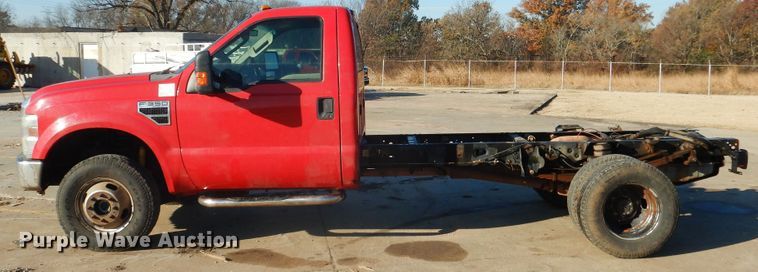 image for item DE4045 2010 Ford F350 XLT pickup truck cab and chassis