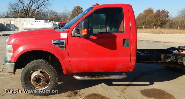 image for item DE4045 2010 Ford F350 XLT pickup truck cab and chassis