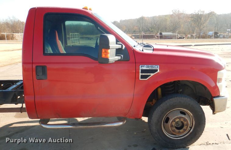image for item DE4045 2010 Ford F350 XLT pickup truck cab and chassis