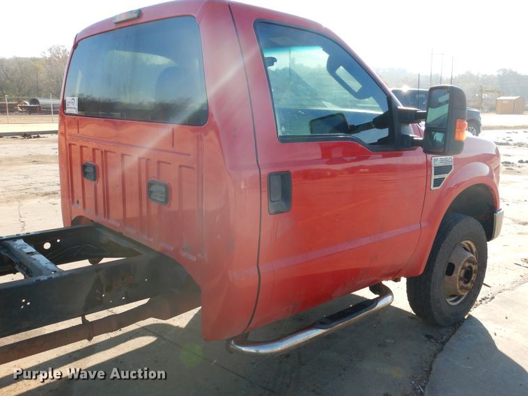 image for item DE4045 2010 Ford F350 XLT pickup truck cab and chassis