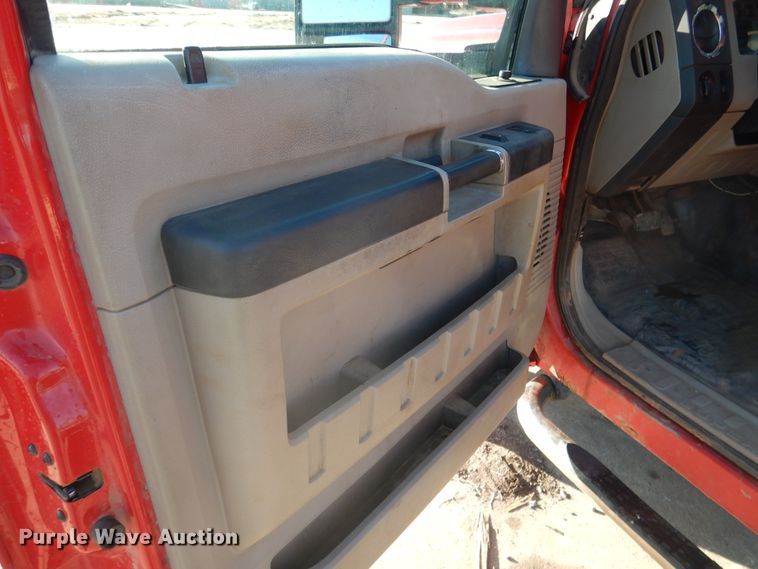 image for item DE4045 2010 Ford F350 XLT pickup truck cab and chassis