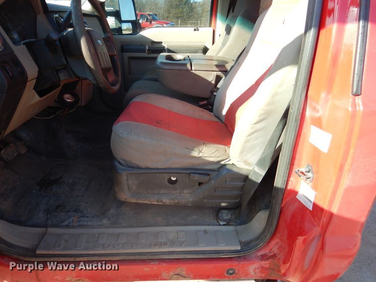 image for item DE4045 2010 Ford F350 XLT pickup truck cab and chassis