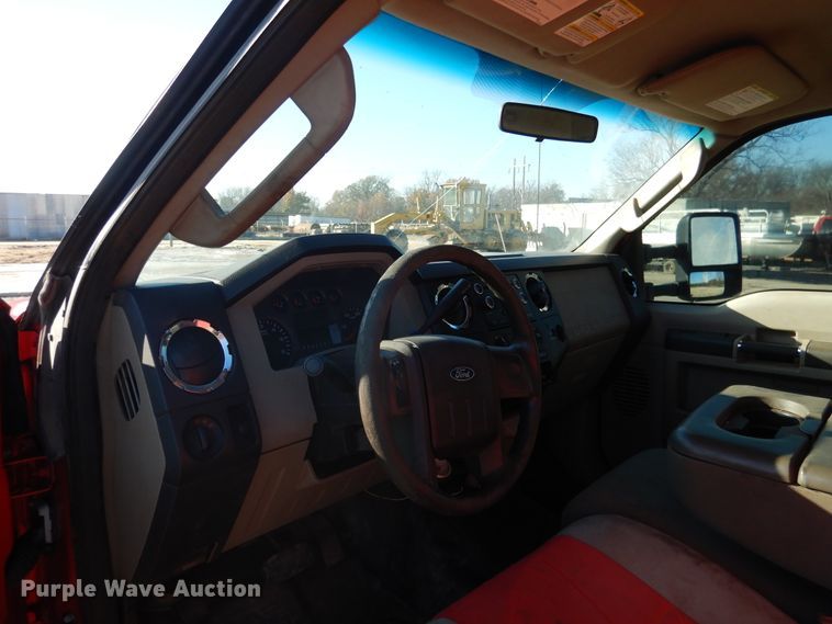 image for item DE4045 2010 Ford F350 XLT pickup truck cab and chassis