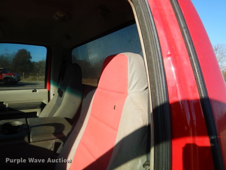 image for item DE4045 2010 Ford F350 XLT pickup truck cab and chassis