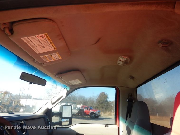 image for item DE4045 2010 Ford F350 XLT pickup truck cab and chassis